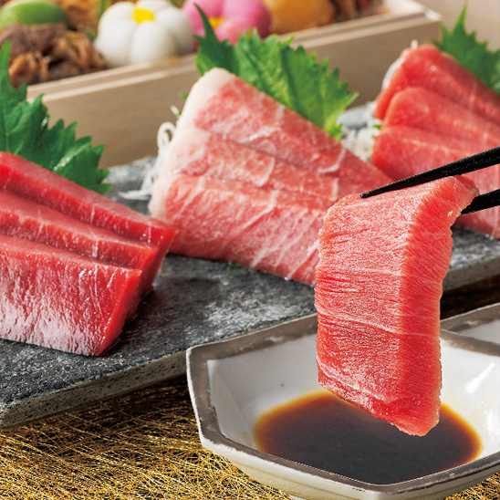 冷凍まぐろの水揚げ量日本一の清水港より、魚のプロが目利きした脂と旨みたっぷりの本まぐろをお届け。